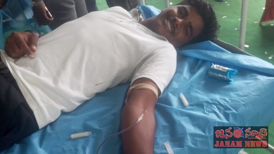 రక్తదానం చేసిన నాగేంద్రనగర్ యువకులు–సర్పంచ్ సందె రంజిత్ అభినందనలు