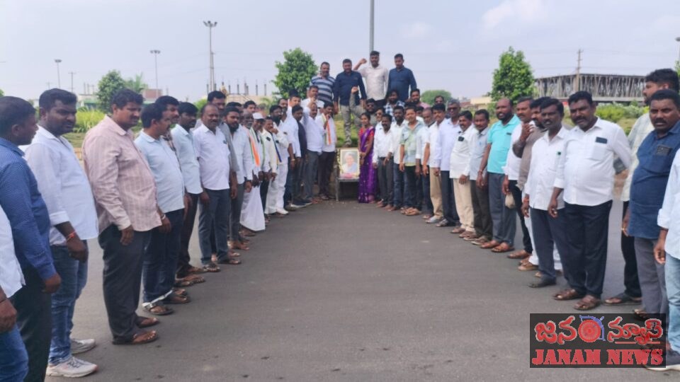 ఇందిరాగాంధీ వర్థంతి సందర్భంగా ఘన నివాళులు అర్పించిన ఎల్కతుర్తి మండల కాంగ్రెస్ నాయకులు