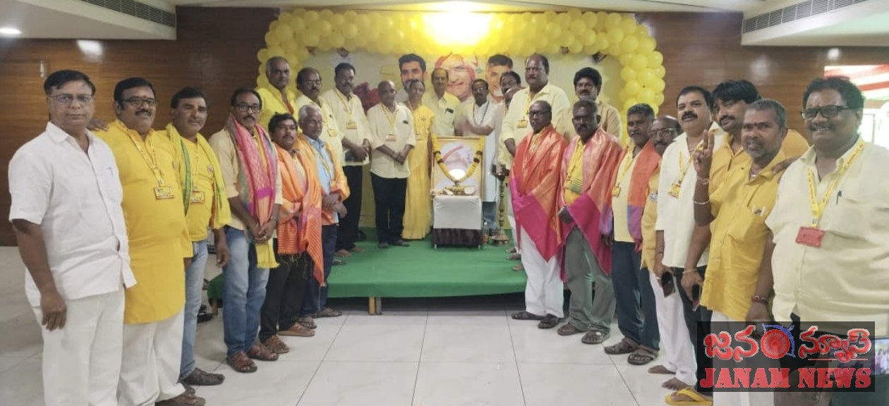 81 వార్డు ఎన్టీఆర్ జయంతి పురస్కరించుకొని సీనియర్ కార్యకర్తలకు సత్కారం : మల్ల సురేంద్ర