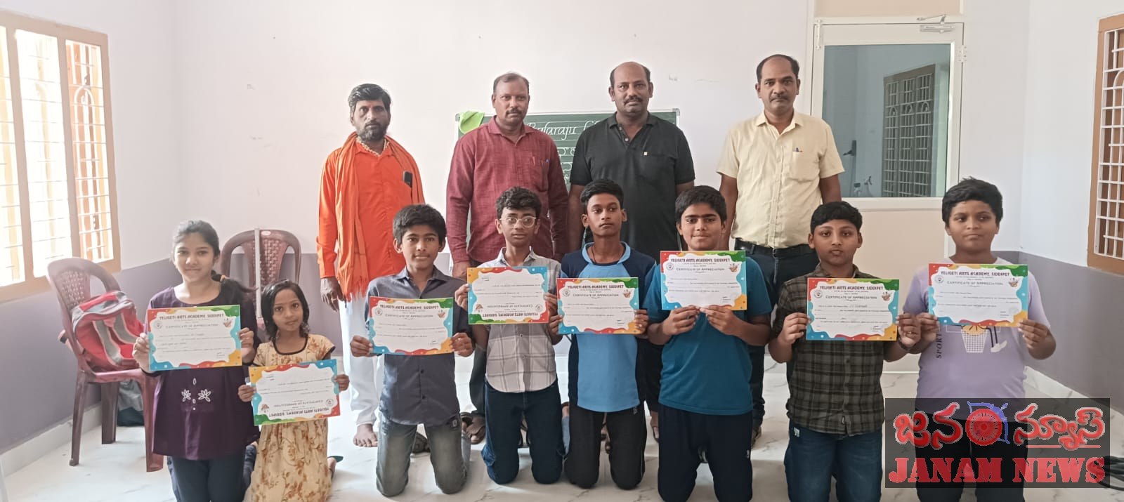చేతిరాత శిక్షణ శిబిరంలో డ్రాయింగ్ పోటీల్లో” ప్రతిభ కనబరిచిన విద్యార్థులకు ప్రశoశ పత్రాలు