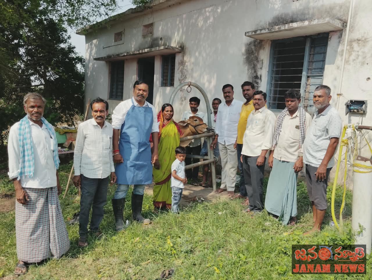 మదన్ హిప్పర్ గా గ్రామంలో పశు వైద్య శిబిరం
