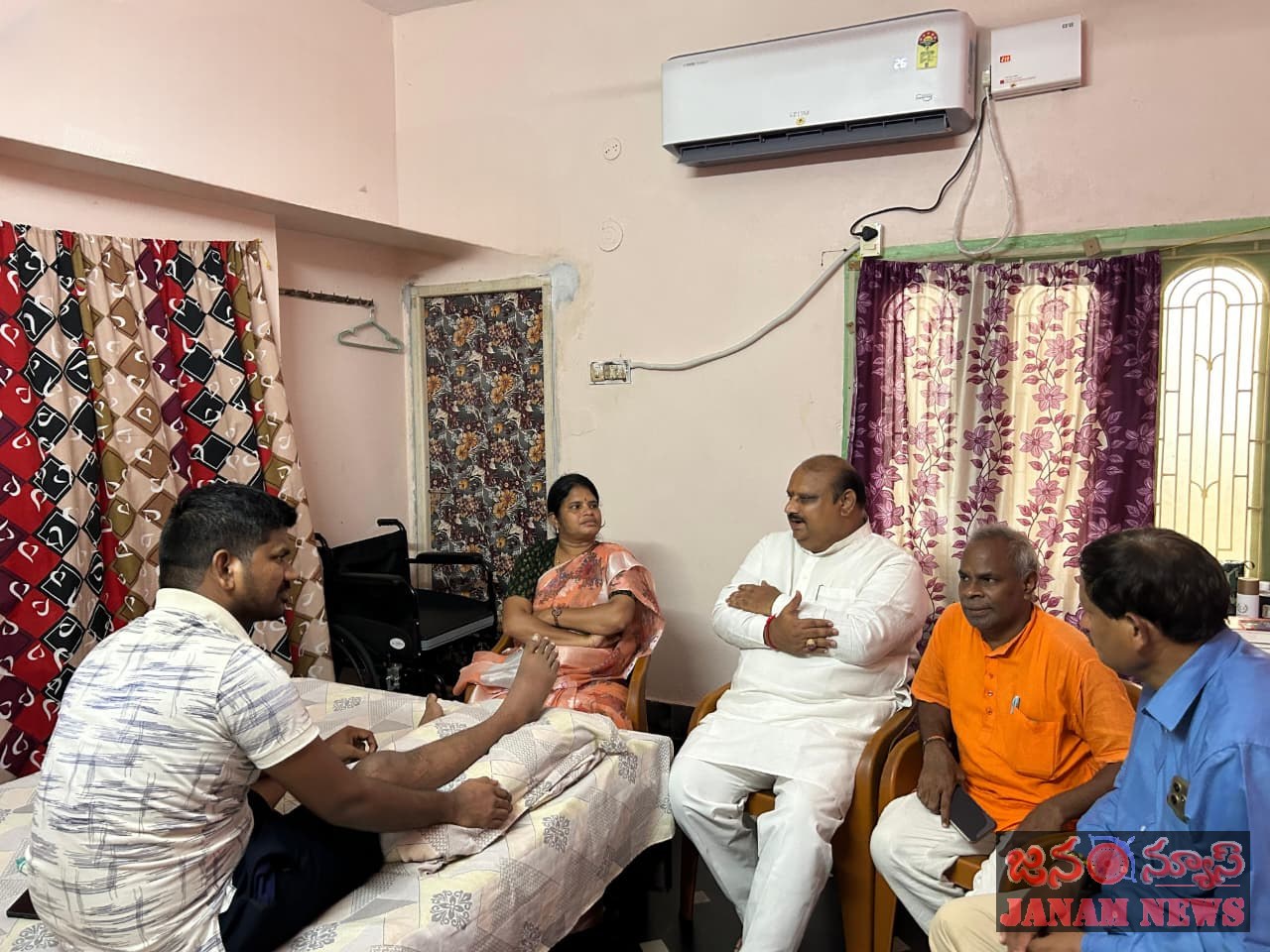 ఈశ్వర్ గౌడ్ ని పరామర్శించిన ఆంధ్ర ప్రదేశ్ రాష్ట్ర బాలల హక్కుల పరిరక్షణ చైర్మన్ వేటుకూరి