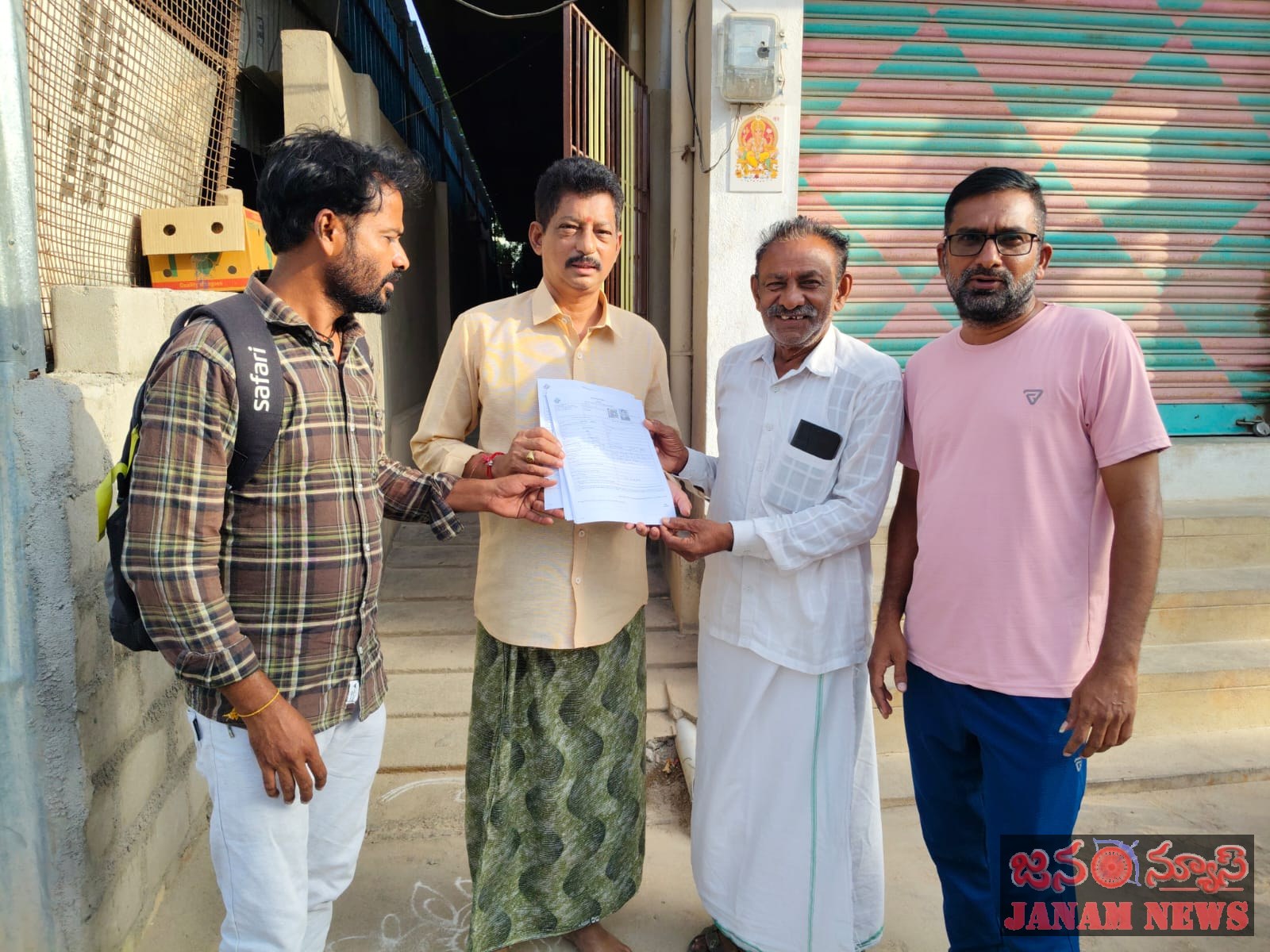 అరవపల్లి లో ఎస్ ఐ ఆర్ ఎన్యుమరేషన్ ఫామ్స్ పంపిణీ