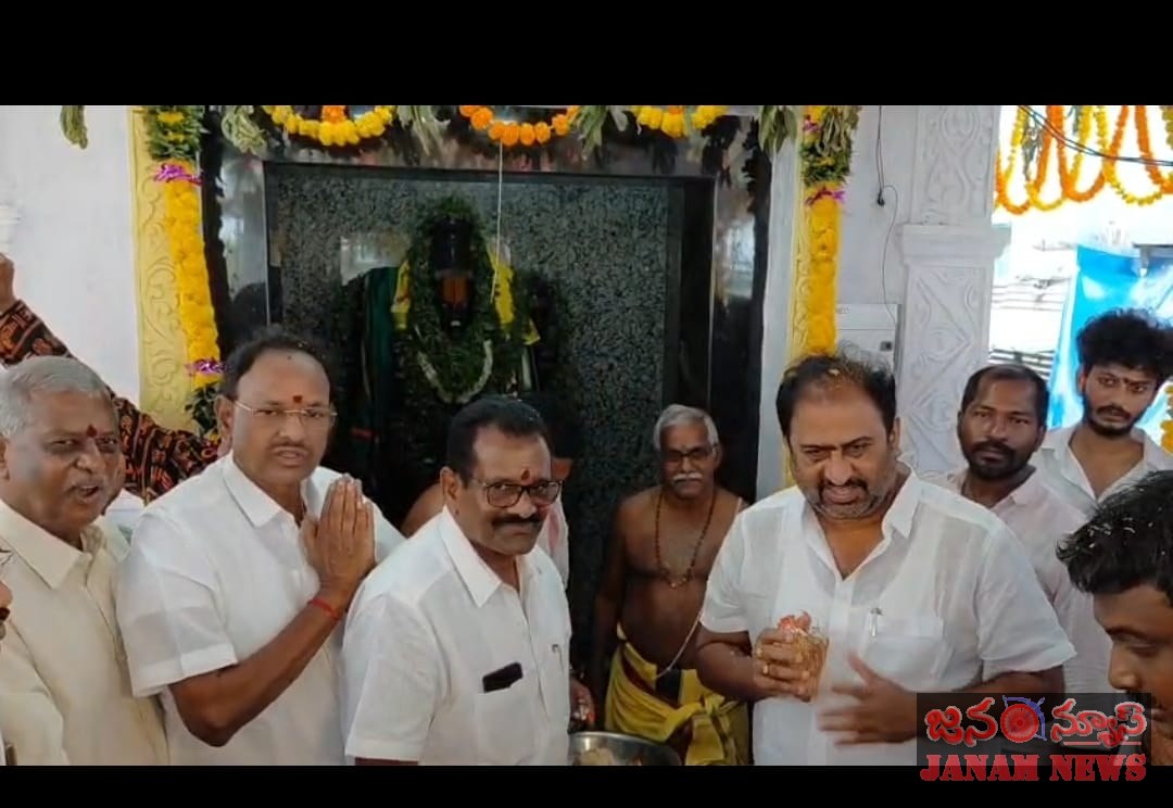 *కాట్రేనికోనలో వెంకటేశ్వర స్వామి విగ్రహ ప్రతిష్ట మహోత్సవం పాల్గొన్న ఎమ్మెల్యే దాట్ల బుచ్చిబాబు