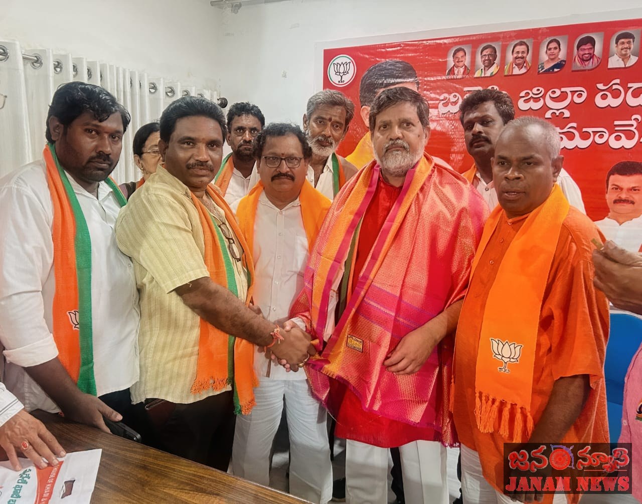 బీజేపీ అమలాపురం పార్లమెంట్ జిల్లా ఇన్ఛార్జి కరంకి శ్రీనివాసుకు ఘన సన్మానం