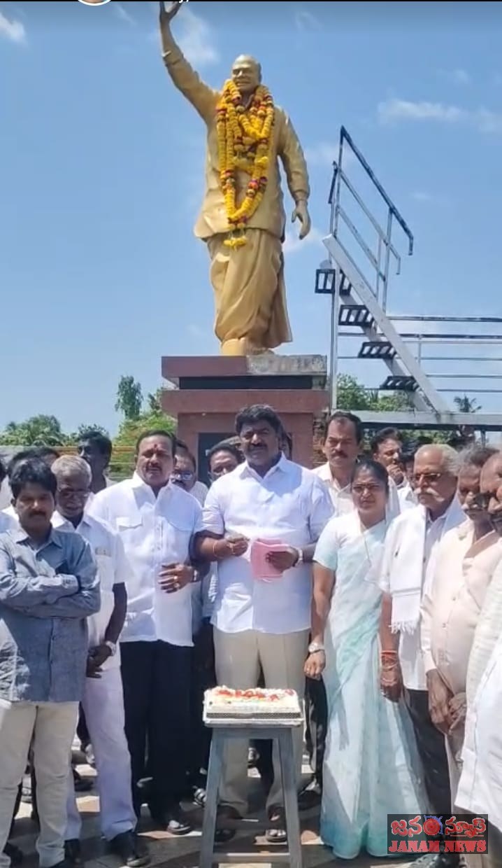 మహానేత వైఎస్సార్ ఆశయ సాధనే మన లక్ష్యం: పొన్నాడ సతీష్ కుమార్