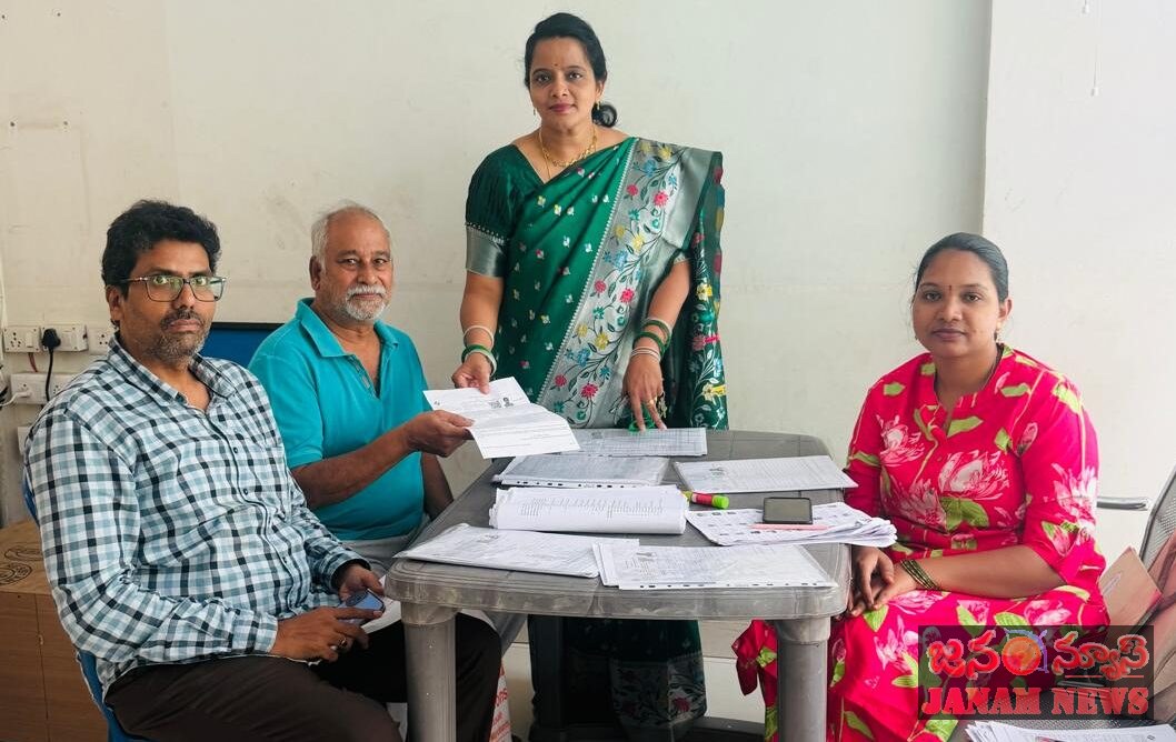 బూత్ నంబర్ 540 పరిధిలోని తులసివనం అపార్ట్‌మెంట్స్‌లో ఎస్‌ఐఆర్ ఫారమ్స్ డ్రైవ్