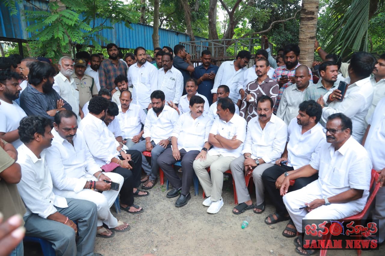 ముద్రగడ భౌతికకాయానికి నివాళులుమంత్రులు, నాయకుల సందర్శన