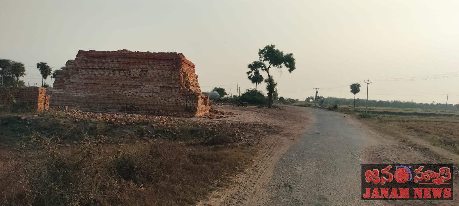 రోజురోజుకు పెరుగుతున్న అక్రమ ఇటుక బట్టీలు
