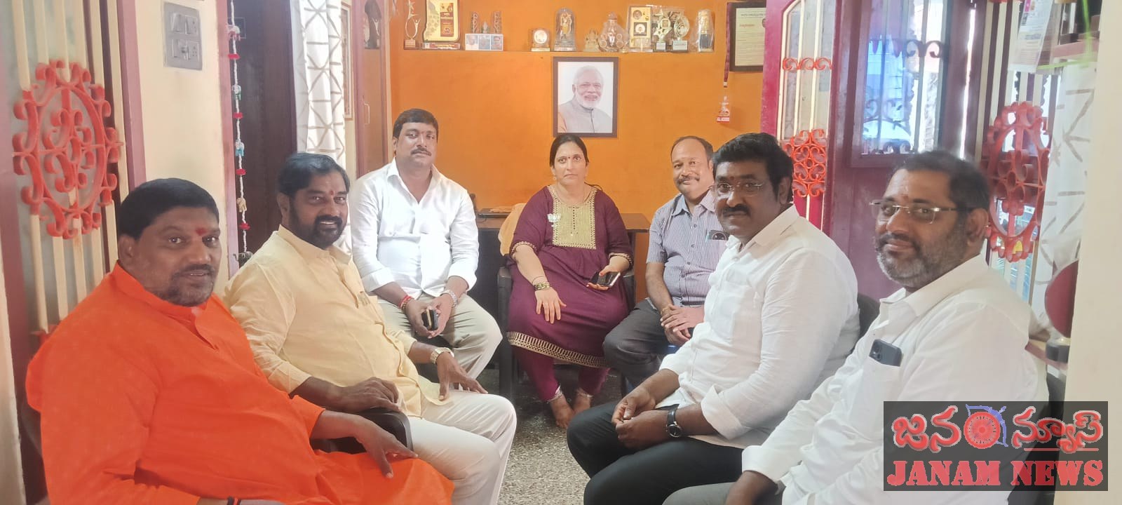 బిజెపి స్టేట్ ప్రధాన కార్యదర్శి లక్ష్మీ ప్రసన్నను కాకినాడలోకలిసిన బిజెపి నేతలు