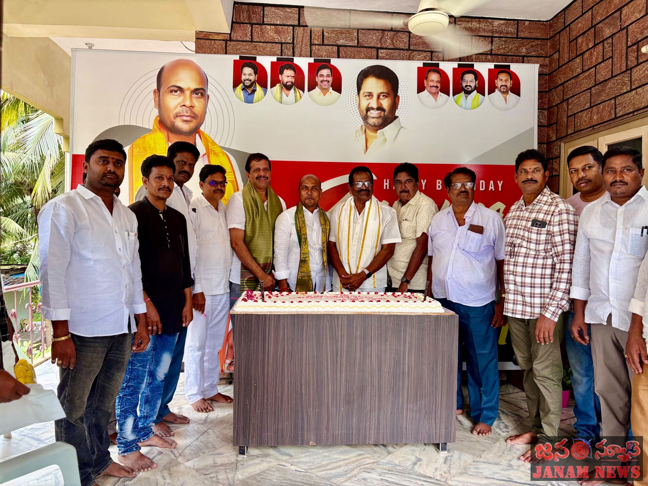 ముమ్మిడివరం తెలుగు యువత అధ్యక్షులు కడలి నాగు జన్మదిన వేడుకలు పాల్గొన్న గుత్తుల సాయి &నరసింహారావు