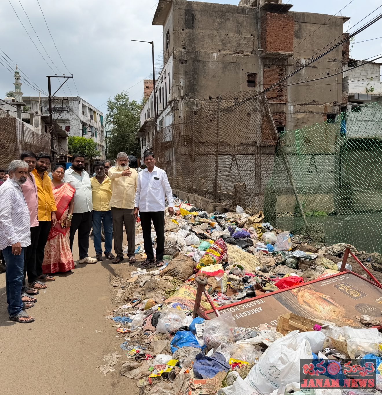 కుంగిన వంతెనపై అధికారుల నిర్లక్ష్యం