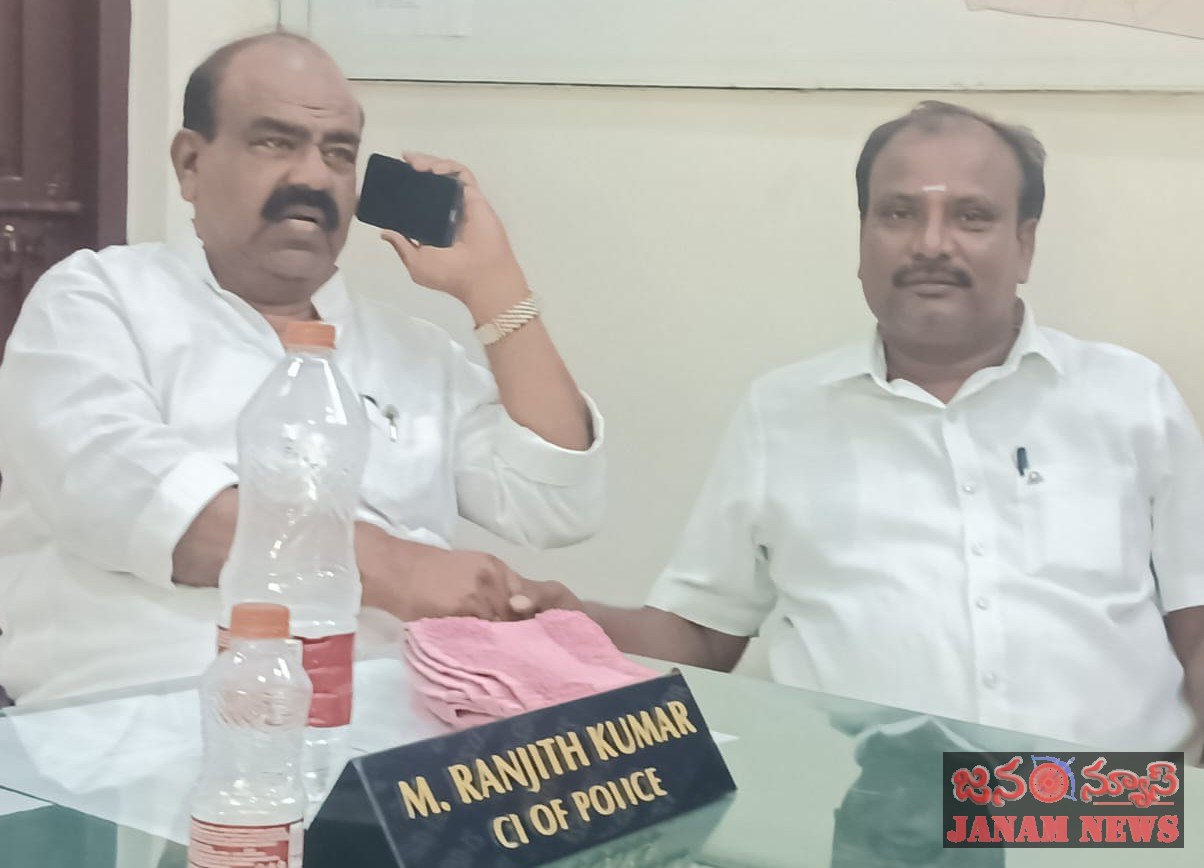 విగ్రహం తొలగింపు ఉద్యమకారుల అరెస్టులు