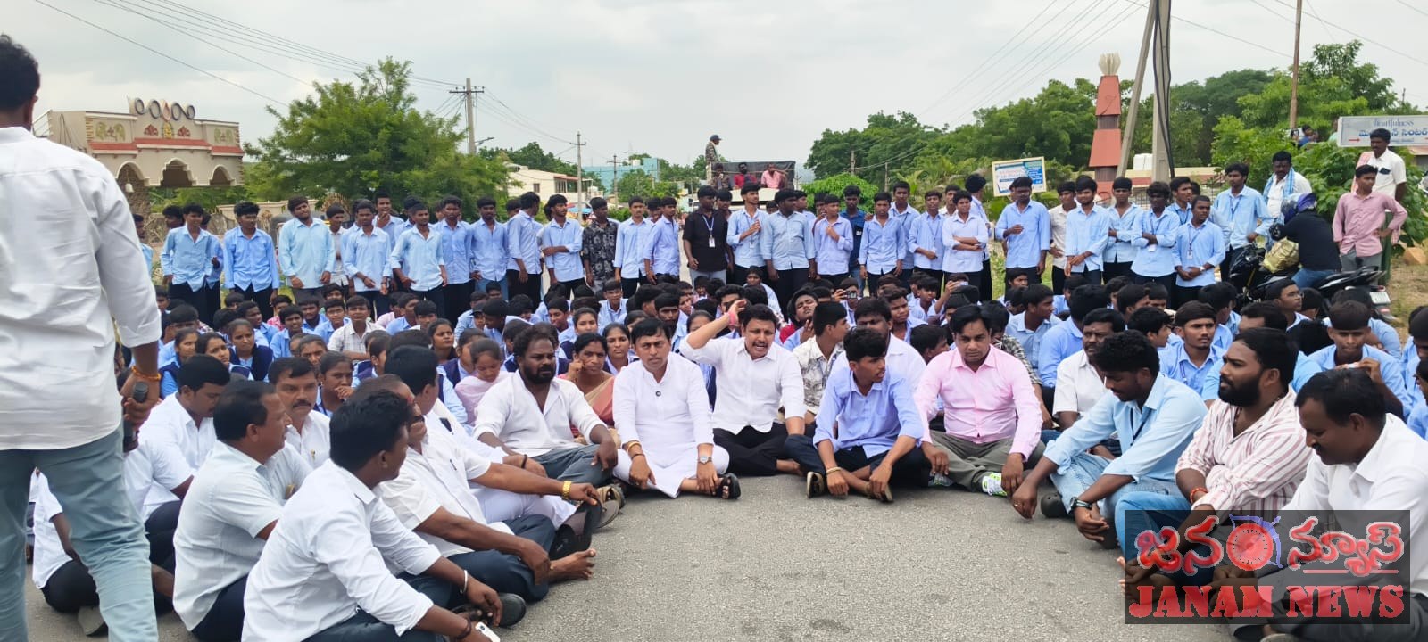 పాలిటెక్నిక్ కళాశాల విద్యార్థుల భవిష్యత్తుతో ప్రభుత్వం చెలగాటం ఆడవద్దు-నోముల భగత్