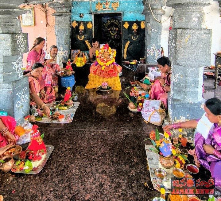 శ్రీ మత్స్యగిరి స్వామి దేవాలయంలో వైభవంగా వరలక్ష్మీ వ్రతం.