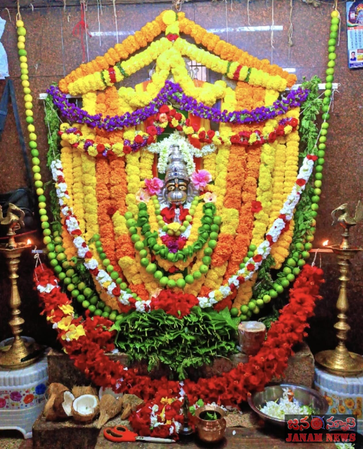 శ్రావణమాస రెండవ మంగళవారం భక్తాంజనేయ స్వామికి ప్రత్యేక పూజలు