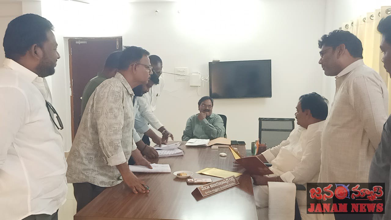 స్థానిక సంస్థల ఎన్నికలకు సన్నద్ధం.ఓటర్ల జాబితాలు, పోలింగ్ కేంద్రాలపై ఎంపీపీ సమీక్ష