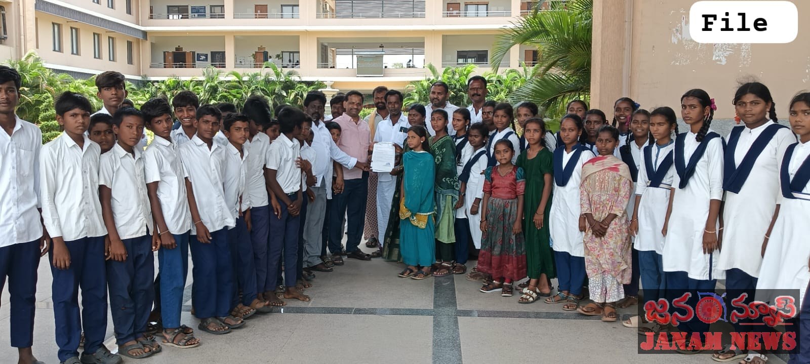 తుపత్రాల విద్యార్థుల కష్టాలు తీరాయి ఉత్తనూర్ బడికి నేరుగా ఆర్టీసీ బస్సు సౌకర్యం!