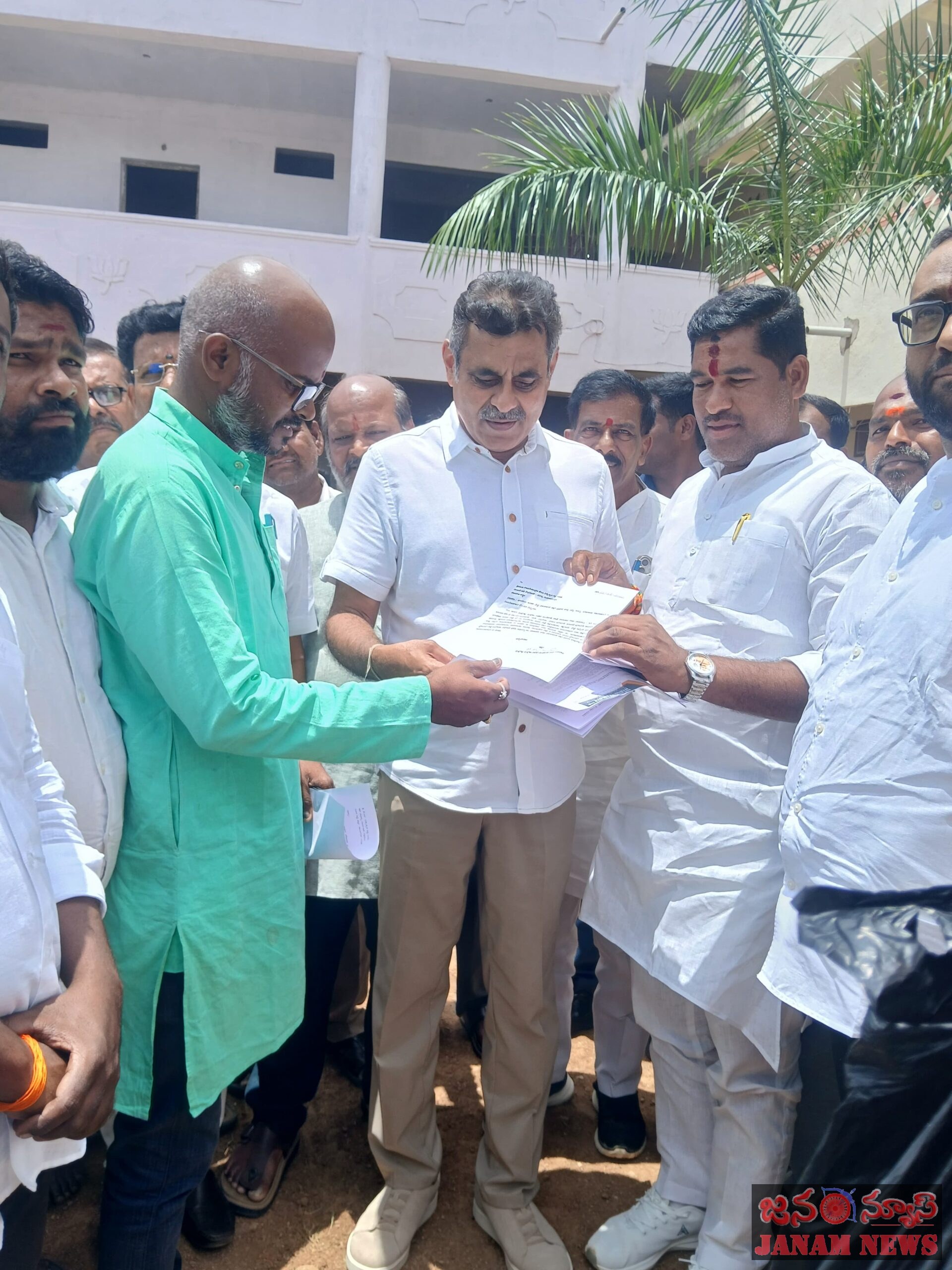కంకల్ – చిట్టింపల్లి – లాల్ పహాడ్ R&B రోడ్డు గోస విని ఆగ్రహం వ్యక్తం చేసిన ఎంపీ కొండా విశ్వేశ్వర్ రెడ్డి