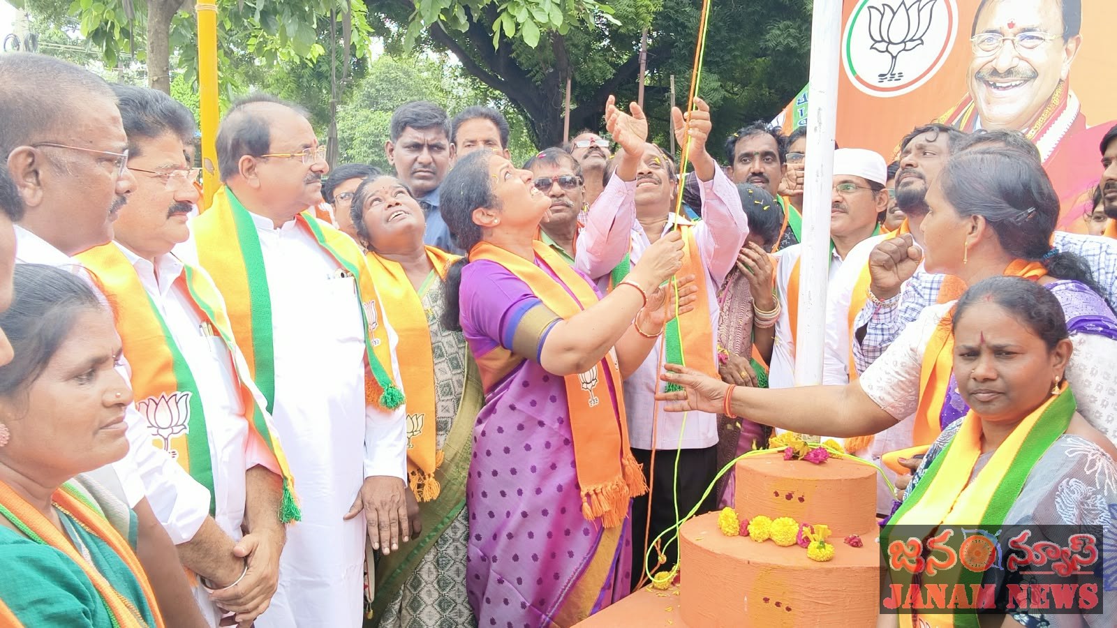 రాజమహేంద్రవరంలో “మన ఊరు – మన జెండా” కార్యక్రమంలో బిజెపి జెండా ఆవిష్కరణ