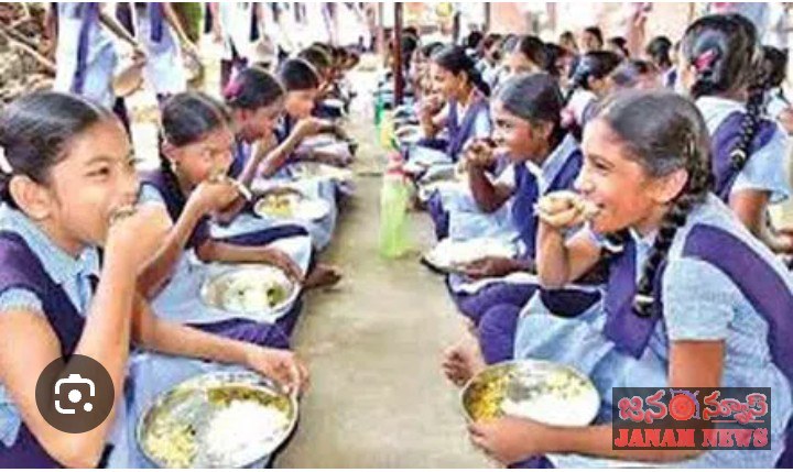 మధ్యాహ్న భోజనానికి సహకరిస్తున్న డీలర్లు టీచర్లు