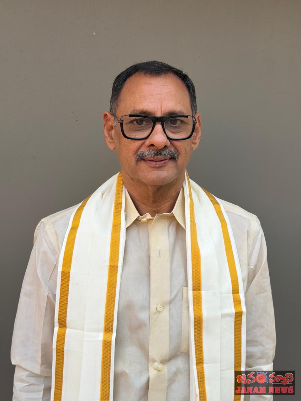 హోదాను చూసి మిడిసి పడకూడదు : నీరుకొండ వీరన్న చౌదరి