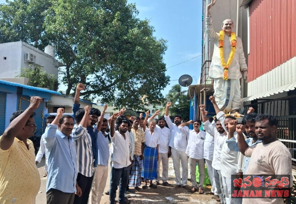 పూడిమడకలో ఘనంగా డాక్టర్ వైఎస్ రాజశేఖరరెడ్డి 17వ వర్ధంతి వేడుకలు