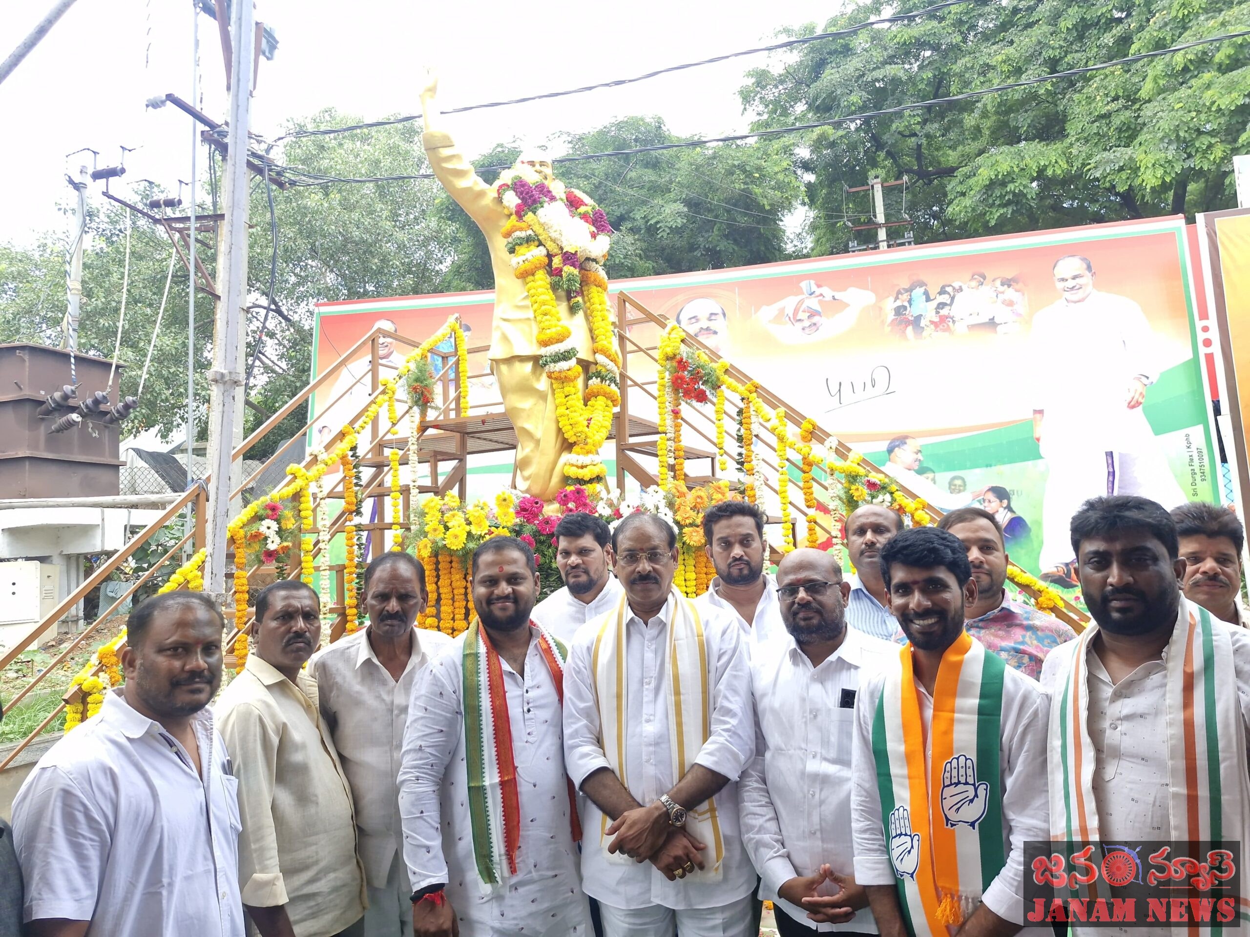 వైఎస్ఆర్ 17వ వర్ధంతి సందర్భంగా ఘన నివాళులు