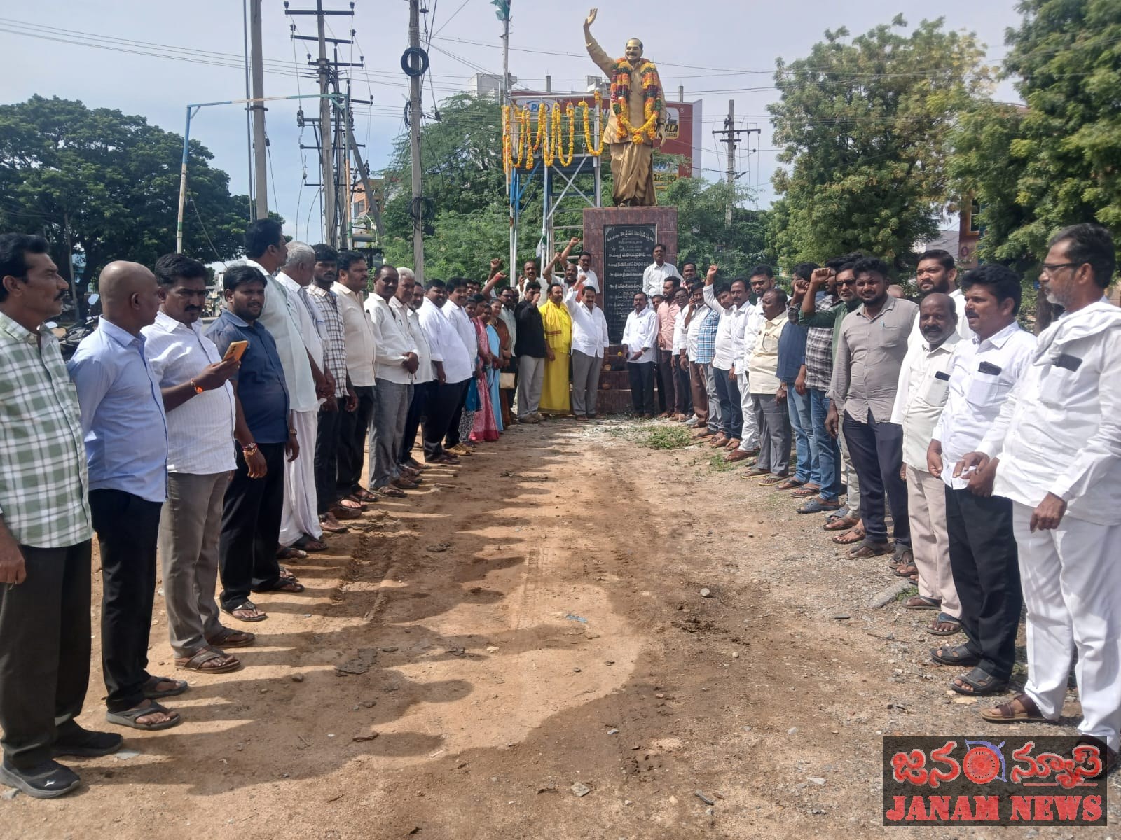 మాజీముఖ్యమంత్రి వైయస్ రాజశేఖర్ రెడ్డి 17వవర్ధంతిసందర్బంగా ఘన నివాళి