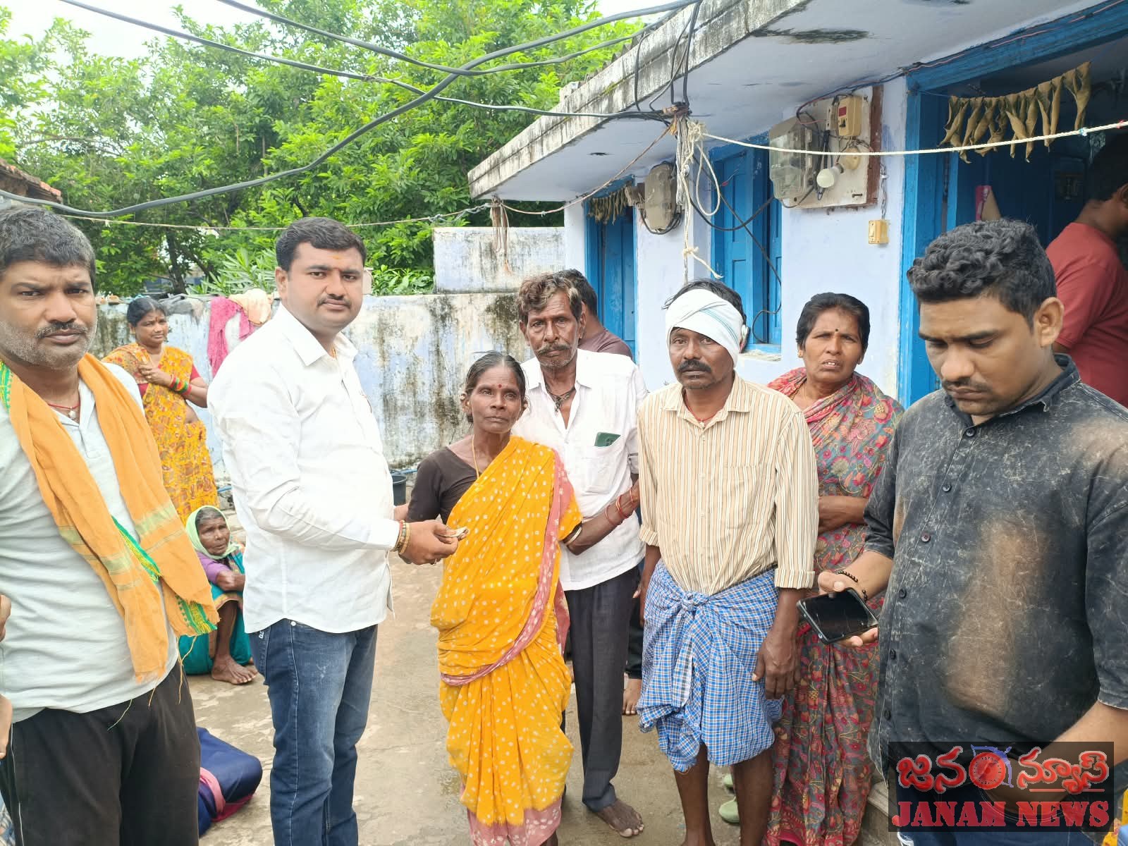 ఇచ్చిన మాట నిలబెట్టుకుంటున్న 15వ వార్డు కౌన్సిలర్ అరిగెల అనూష రాకేష్