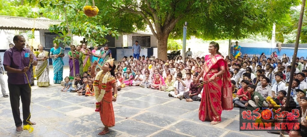 ఘనంగా ముందస్తు కృష్ణాష్టమి వేడుకలు