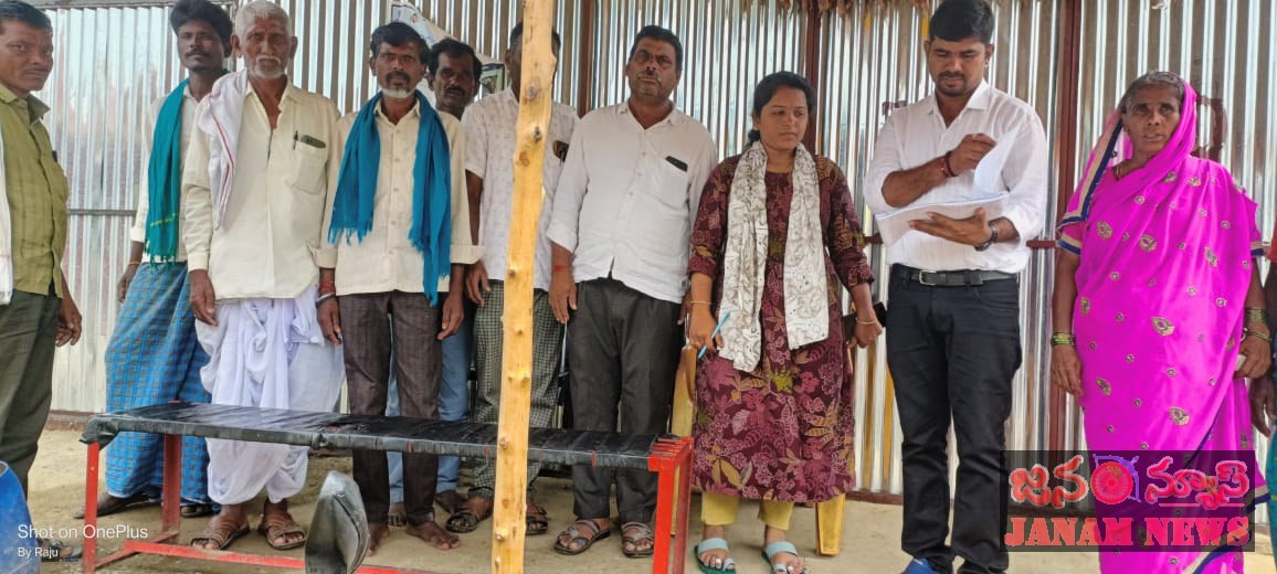 డిజిటల్ క్రాఫ్ట్ సర్వే చేస్తున్న పంటలను పరిశీలించి బుకింగ్