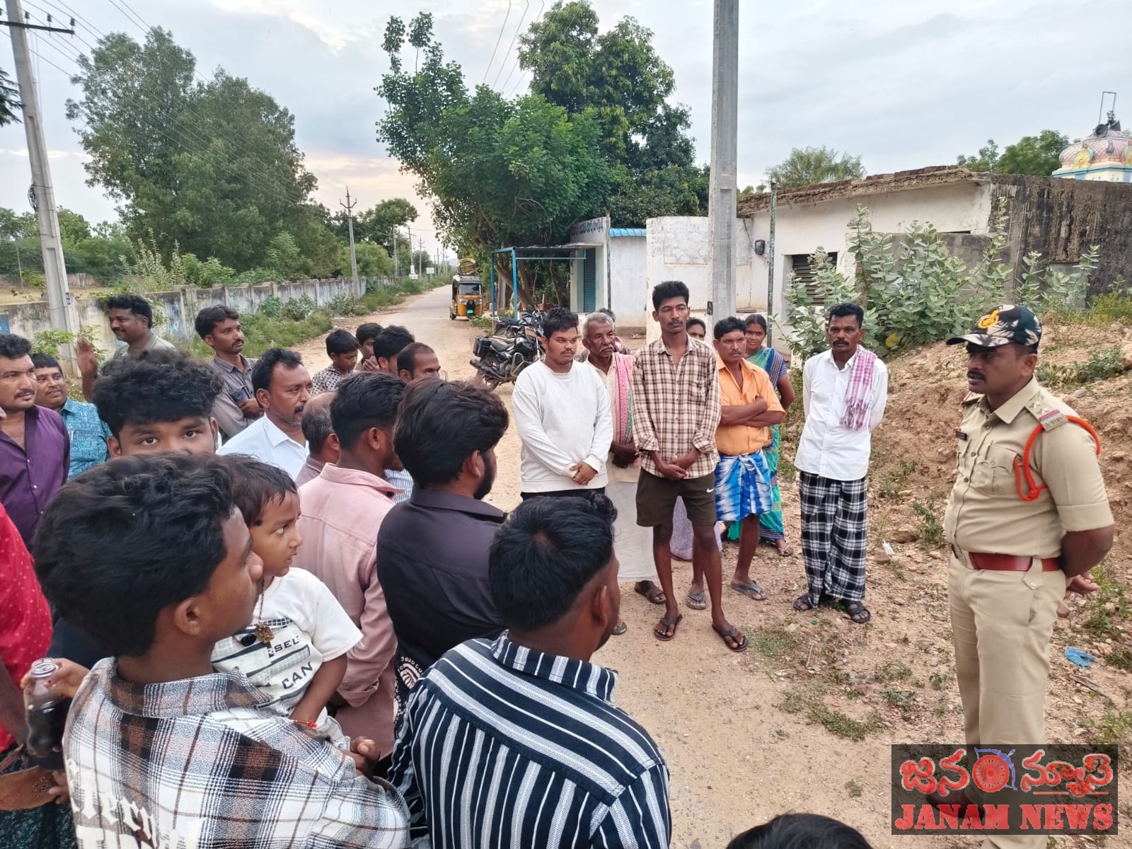 నందలూరు పోలీసుల ఆధ్వర్యంలో టంగుటూరు లో గ్రామసభ