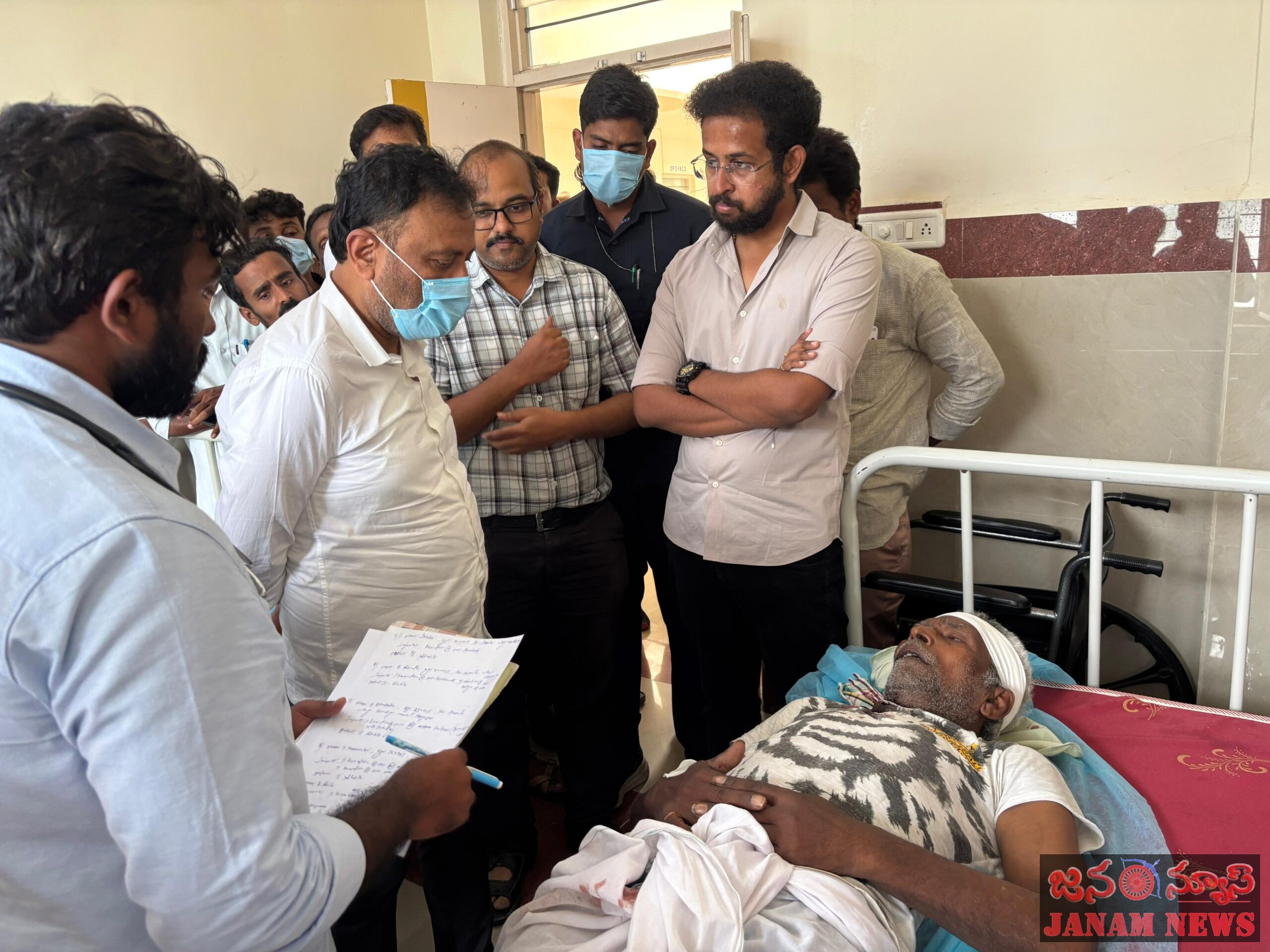 జుక్కల్ చౌరస్తా బస్సు ప్రమాదం – బిచ్కుంద ఆసుపత్రికి చేరుకున్న ఎమ్మెల్యే