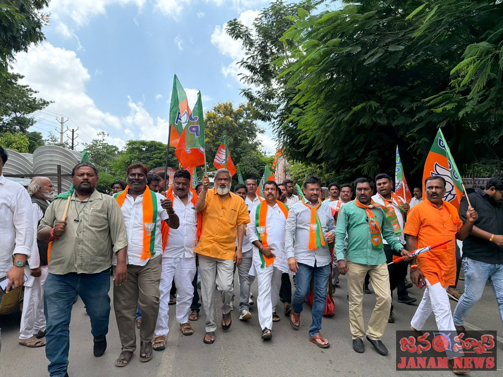 భూ భారతి పేరుతో భూముల హక్కులను హరిస్తున్న కాంగ్రెస్ ప్రభుత్వం: