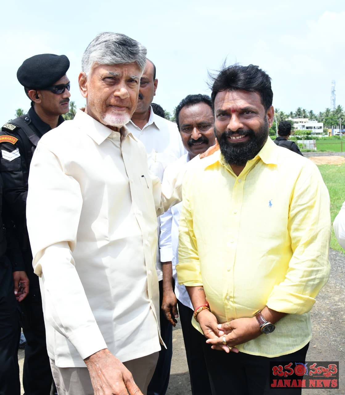 సీఎం చంద్రబాబుకు ఘన స్వాగతం పలికిన మంత్రి వాసంశెట్టి సుభాష్, జిల్లా అధికారులు