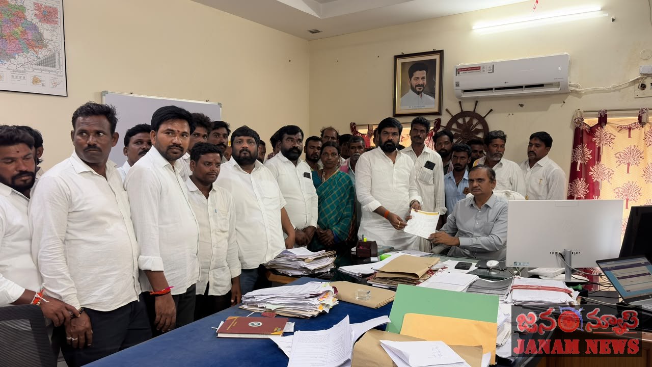 జిల్లా కలెక్టర్ కి వినతిపత్రం అందజేసిన దివ్యాగుంలు ఉదయ్ అసోసియేషన్