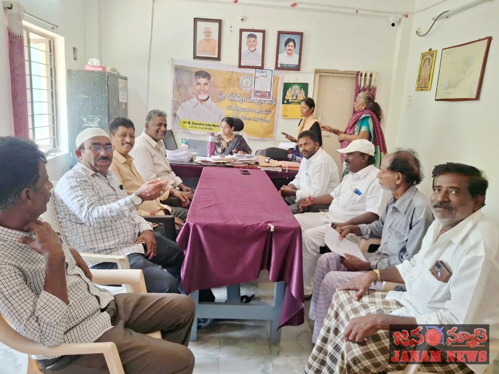 వినాయక చవితి సందర్బంగా పీస్ మీటింగ్ ను నిర్వహించిన తహశీల్ధార్ ఎం.సుజాత