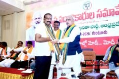 బిజెపి రాష్ట్ర పదాధికారుల సమావేశంలో గుంటూరు జిల్లా ఇంఛార్జికి సత్కారం