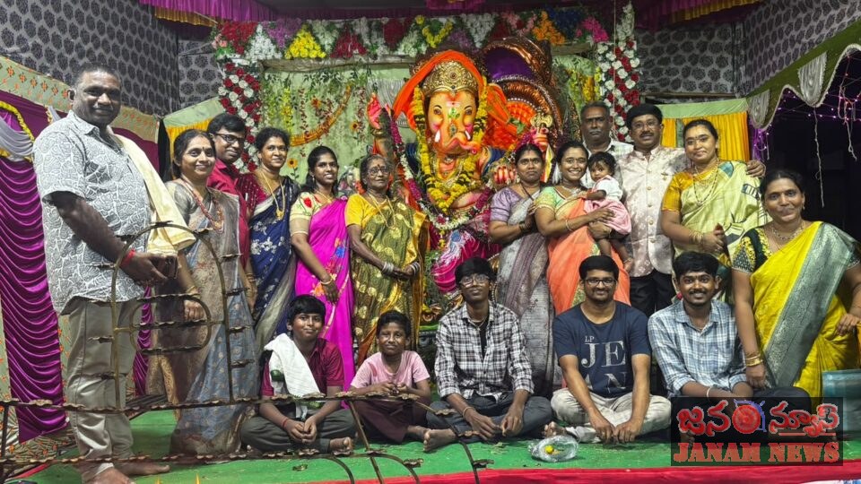 గణేష్ సెంటర్ గణనాథునికి ఘనంగా పూజలు