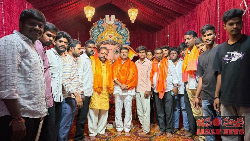 గణేష్ నవరాత్రుల సందర్భంగా వినాయక మండపాల సందర్శన