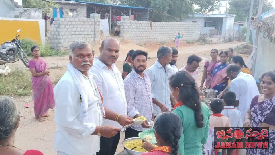 గణేష్ యూత్ కమిటీ ఆధ్వర్యంలో అన్నదాన కార్యక్రమం