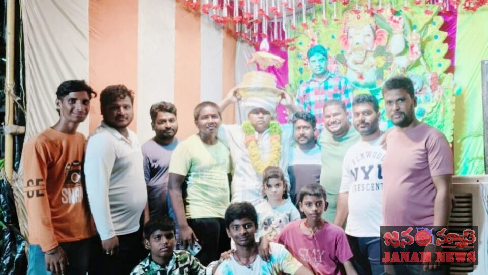 గంగమిట్ట లడ్డు వేలం పాట 35000/-వేలకు జూటూరు ఆంజనేయులు దక్కించు కున్నారు
