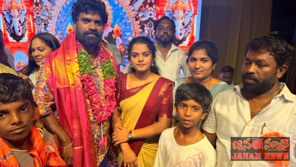 గోవింద్‌పూర్‌లో ఘనంగా శ్రీ భవాని గణేష్ పూజలు గోవింద్‌పూర్‌లో ఘనంగా శ్రీ భవాని గణేష్ పూజలు