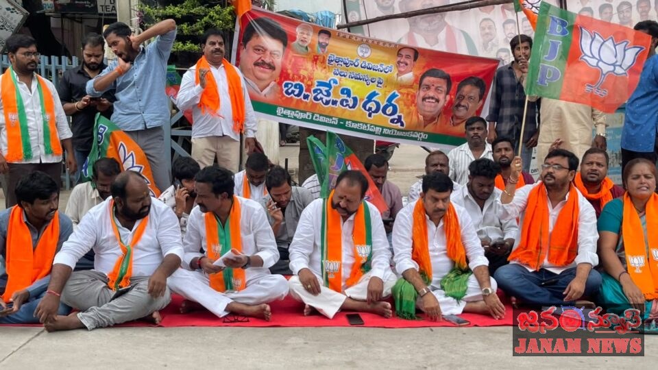 ఖైతాలాపూర్ డివిజన్‌లో వీధి దీపాల సమస్యపై బీజేపీ నిరసన