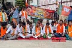ఖైతాలాపూర్ డివిజన్‌లో వీధి దీపాల సమస్యపై బీజేపీ నిరసన