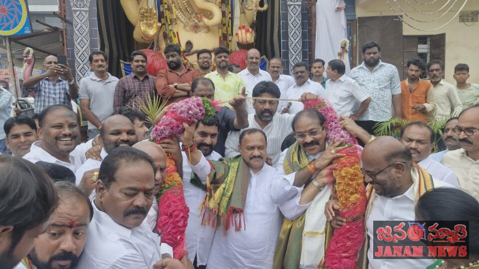మూసాపేట్‌లో ఘనంగా మహాగణేశునికి పూజలు