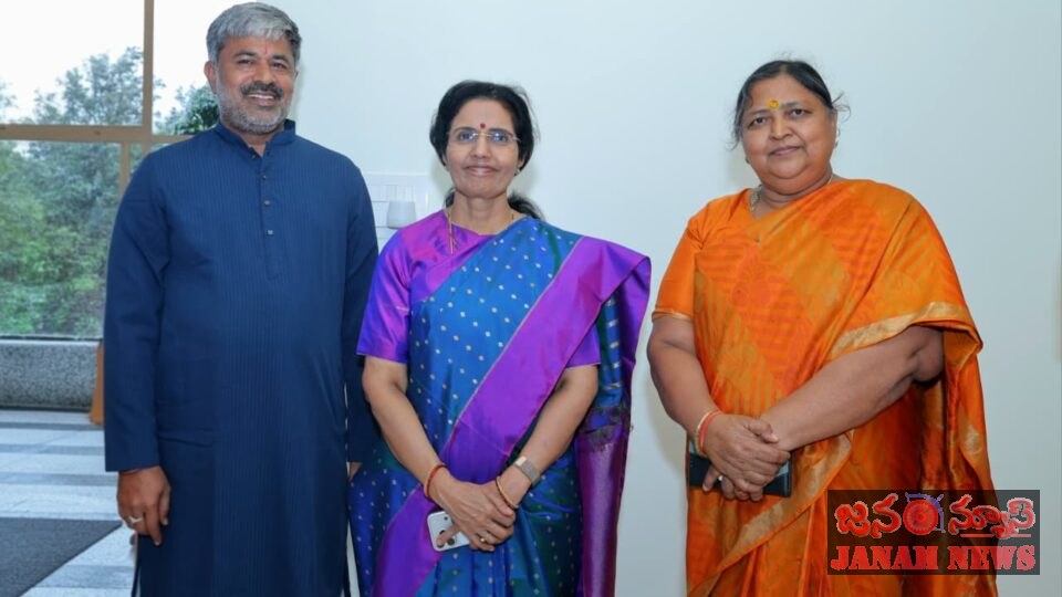 సిఎం సతీమణి భువనేశ్వరిని కలిసిన డాక్టర్ ఏలూరి