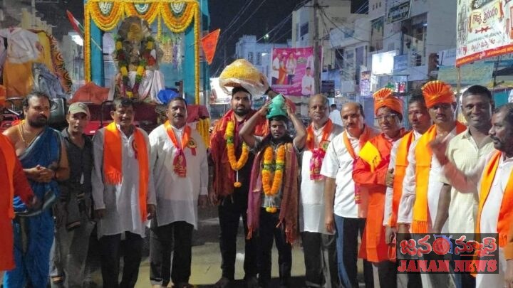 పెబ్బేరు భక్తాంజనేయ స్వామి ఆలయ గణనాథుని లడ్డుకు ప్రత్యేక ప్రాధాన్యం.