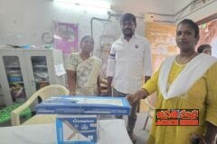 హనుమాన్ నగర్ ఆరోగ్య కేంద్రం, అంగన్వాడీకి సొంత నిధులతో ఫ్యాన్లు అందజేత
